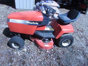 lot 25 image: RIDING LAWN MOWER
