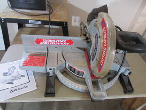 lot 72 image: COMPOUND MITER SAW LOT