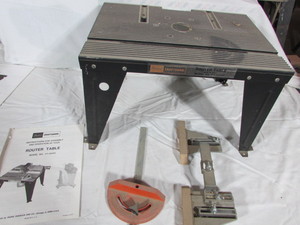 lot 74 image: ROUTER TABLE
