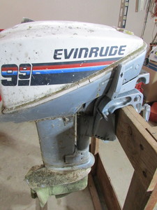 lot 100 image: BOAT MOTOR