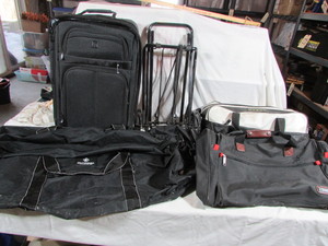 lot 123 image: TRAVEL BAGS