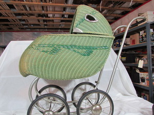 lot 138 image: VINTAGEANTIQUE STROLLER