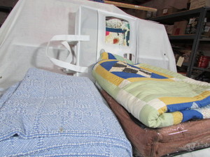 lot 139 image: BEDDING LOT