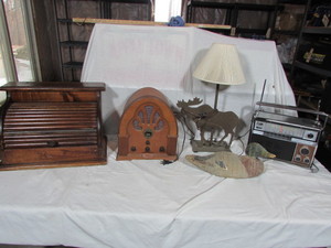 lot 149 image: OLD RADIOSHOME DECOR