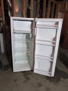 lot 165 image: REFRIGERATOR