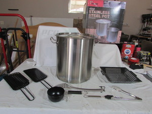 lot 174 image: OUTDOOR COOKWARE