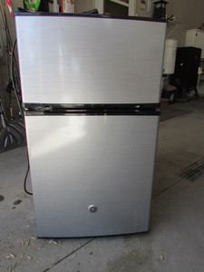 lot 183 image: MINI FRIDGEFREEZER