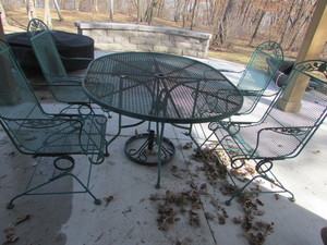 lot 187 image: PATIO FURNITURE