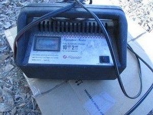 lot 198 image: BATTERY CHARGER LOT