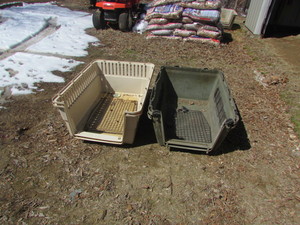 lot 201 image: DOG KENNELS