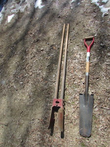 lot 208 image: LAWN HAND TOOLS