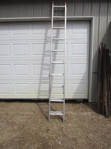 lot 218 image: EXTENSION LADDER