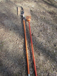 lot 222 image: OUTDOOR HAND TOOL ITEMS