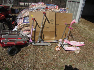 lot 228 image: SCOOTERS LOT