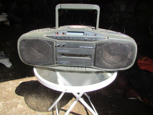 lot 230 image: OLD RADIO LOT