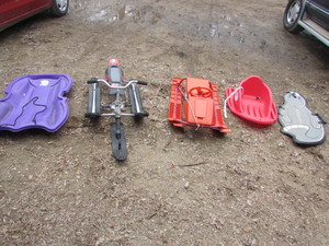 lot 243 image: SNOW SLEDS LOT
