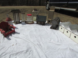 lot 256 image: BIRD FEEDERS LOT