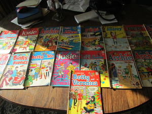 lot 259 image: ARCHIE COMIC BOOK LOT