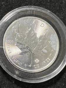 lot 69 image: 2016 CANADIAN MAPLE LEAF 1 TROY OZ .9999 FINE SILVER IN AIRTITE