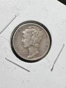 lot 70 image: 1940-S US MERCURY DIME