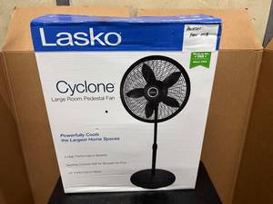 lot 71 image: Lasko Cyclone Large Room Pedestal Fan