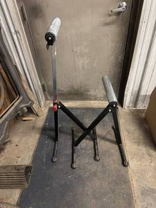 lot 81 image: Table Saw Board Holder