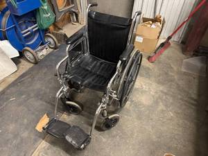 lot 82 image: Breezy EC 2000 Wheelchair