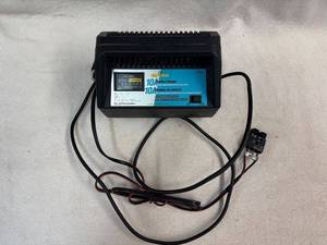 lot 123 image: Ship N Shore 10 Amp Battery Charger