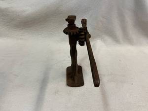 lot 128 image: Vintage Car Jack