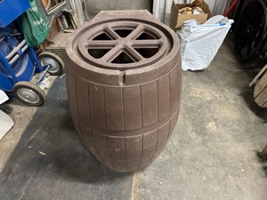 lot 103 image: Rain Collection Barrel