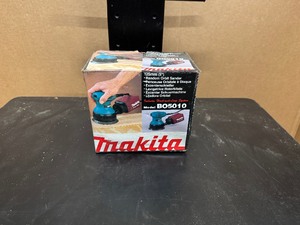 lot 17 image: Makita Orbit Sander Model B05010