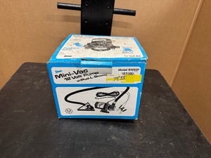 lot 12 image: Simer Mini-Vac Battery Powered 12 Volt Pump, Model BW859