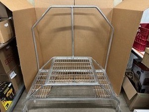 lot 7 image: Raised Service Platform. Max Load 500