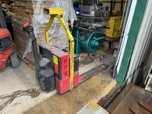 lot 5 image: Pallet Jack. Works as required.