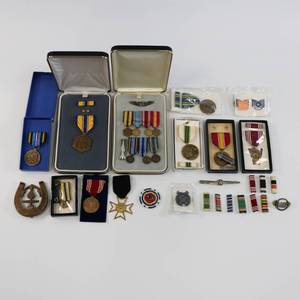 lot 34 image: US Military Ribbon & Medal Lot