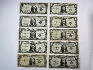 lot 90 image: 10x 1935 Silver Certificates