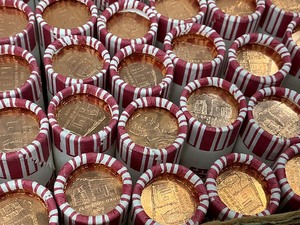 lot 88 image: 50x Rolls of Original Bank Wrapped 2009 Lincoln Cents