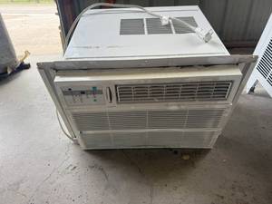 lot 10 image: 25000 BTU 230 Volt Air Conditioner