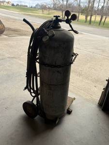 lot 21 image: Torch on Cart with Propane Tank
