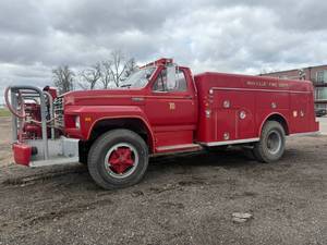1982 Food F-700 Fire Truck with Front Mount Pump, Auto Hose Reel & Water Tank