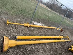 lot 22 image: 4 Poles and Bases for Traffic Lights