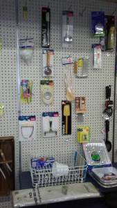 lot 7 image: Kitchen Utensils.