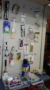 lot 8 image: Kitchen Utensils.