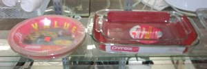 lot 98 image: Pyrex 7x11, 9 x 13 and 9 in. Pie Plates (3)