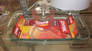 lot 99 image: Pyrex Easy Grab 9 x 13 and 2 C Measuring Cup.