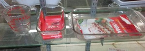 lot 101 image: Pyrex 9 x 13, loaf Pan and 2 C Measuring Cup.