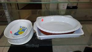 lot 119 image: Corning Bakeware and More.