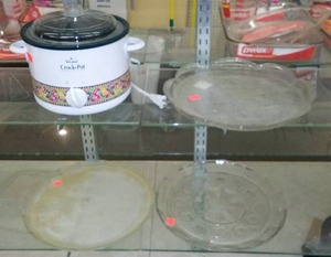 lot 125 image: Rival Crock pot, (8 in. diam) and Glass Platters.