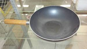 lot 97 image: Wearever 12 Diam. Fry Pan