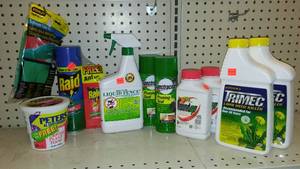lot 277 image: Round up, Raid, Spectracide Lawn and Garden Care.